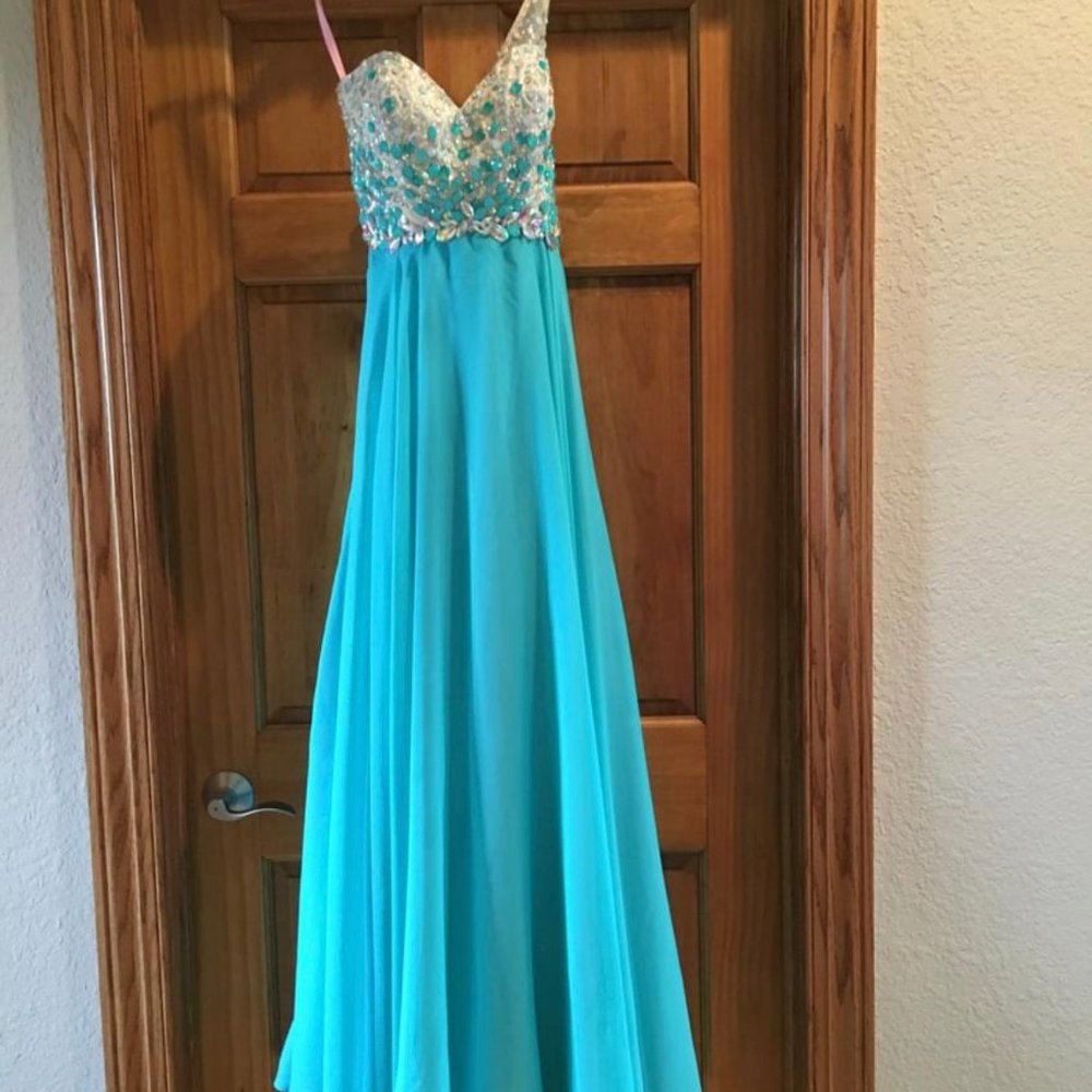 BLUSH PROM DRESS